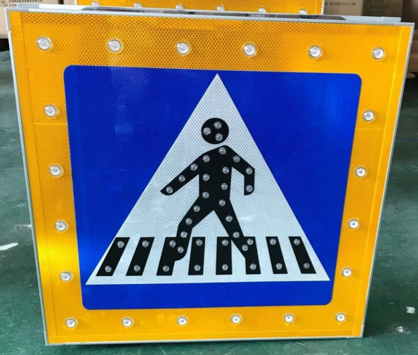 Solar traffic sign 